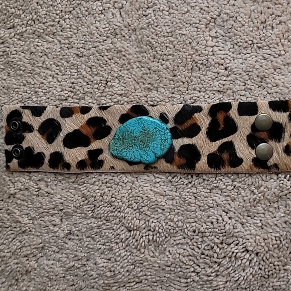 Leather leopard Snap Braclet - Picture 3 of 3